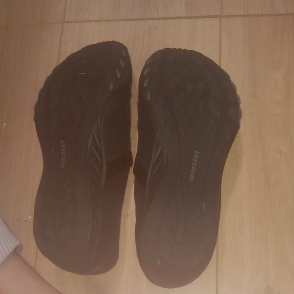 Skechers Black Casual Sneakers with Slip-On Design - Picture 3 of 3